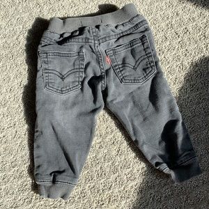 (✨5 for $20✨) Levi’s Distressed Black Jogger